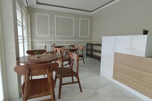 Unclassified image, 3 of 19, button - El Nipa Hotel Labuan Bajo (Wae Kelambu)