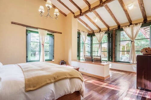 w Peaceful 4BR Villa With Nature View