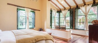 w Peaceful 4BR Villa With Nature View