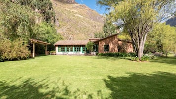 Villa | 4 bedrooms, Internet