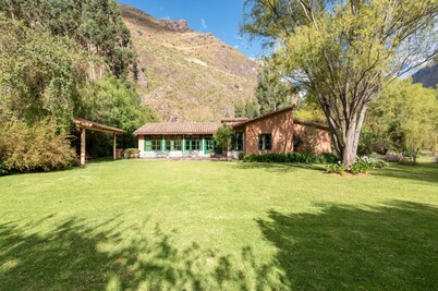 w Peaceful 4BR Villa With Nature View