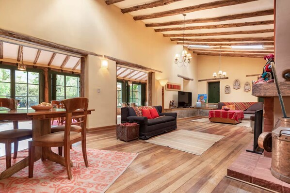 Villa | 4 bedrooms, Internet - w Peaceful 4BR Villa With Nature View (Pisac)