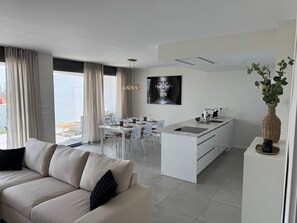 3 bedrooms, Internet