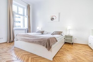1 soveværelse, strygejern/strygebræt, sengetøj