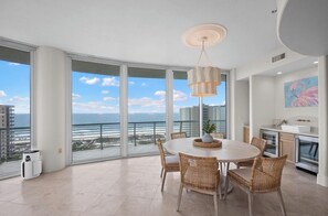 Dining - NEW! 3.5 bedroom 3.5 bath condo in Orange Beach, walking distance to Flora-Bama! (Orange Beach)