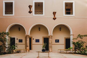 Exterior - Margaritas by the Pool | Modern Mérida Stay with WiFi, Relax and Recreation (Mérida)