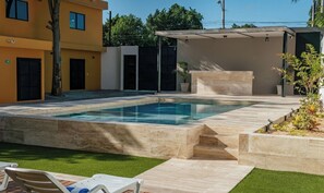 Pool - Hot Tub Happiness Awaits in King Suite w/ WiFi, Parking, AC, and Daily Comforts (Mérida)