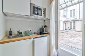 Fridge, microwave, stovetop, coffee/tea maker