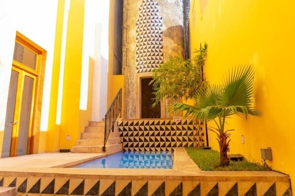 Pool - Sunny Retreat King Room with Pool, Steps from Museums, Markets & Local Flavors (Mérida)