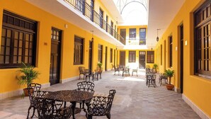 تناول الطعام بالخارج