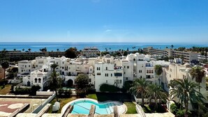 Pool - Apartment in Roquetas Near the Beach (Roquetas de Mar)