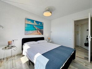 Apartment | 1 bedroom, individually furnished, iron/ironing board, bed sheets - Apartment in Roquetas Near the Beach (Roquetas de Mar)
