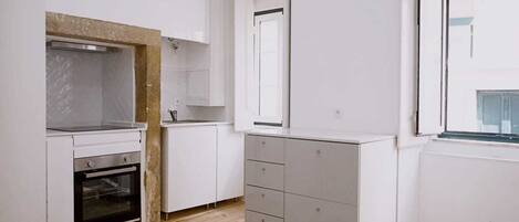 Micro-ondes, four, plaque de cuisson