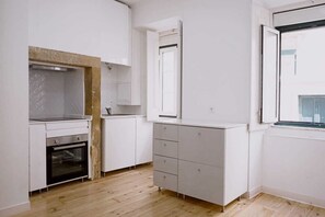 Four à micro-ondes, un four, surface de cuisson