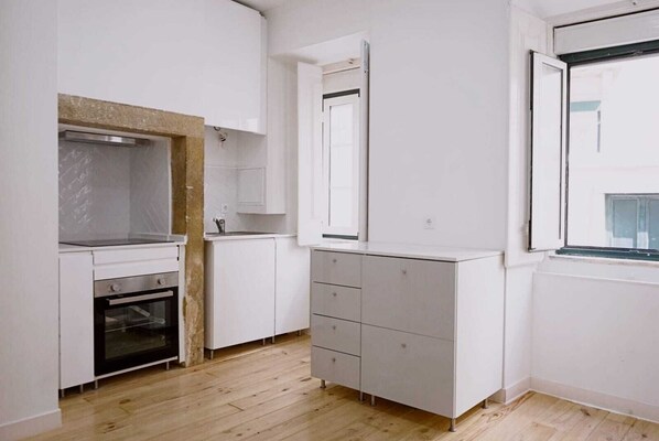 Four à micro-ondes, un four, surface de cuisson