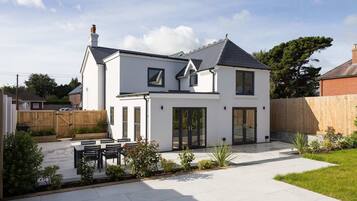 House | 5 bedrooms, Internet