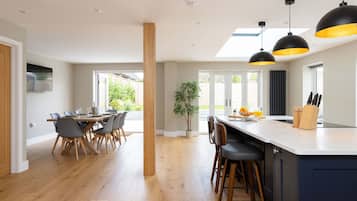 House | 5 bedrooms, Internet