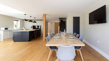 House | 5 bedrooms, Internet