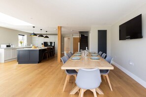 House | 5 bedrooms, Internet