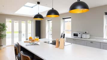 House | 5 bedrooms, Internet