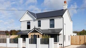 House | 5 bedrooms, Internet