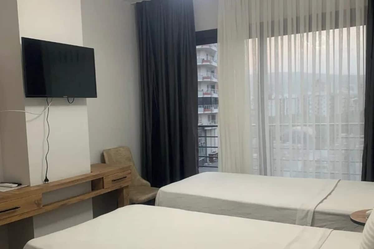 Cofres nos quartos, ferros/tábuas de passar roupa, Wi-Fi de cortesia