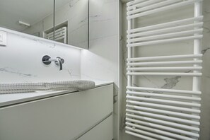 Apartamento | Baño | Secador de pelo y champú