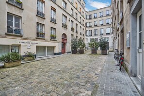 Apartment | Exterior - Duplex Center of Paris (Paris)