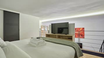 Apartment | 2 bedrooms, laptop workspace, iron/ironing board, bed sheets