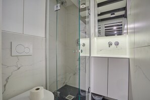 Apartment | Bathroom - Duplex Center of Paris (Paris)