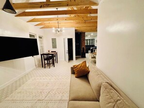 Téléviseur, bureau