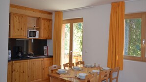 Apartment | Private kitchen - Cosy Apartment Near ski Slope (Nendaz)