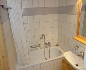 Apartment | Bathroom - Cosy Apartment Near ski Slope (Nendaz)