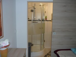 تجهيزات دش، مجففات شعر، مناشف