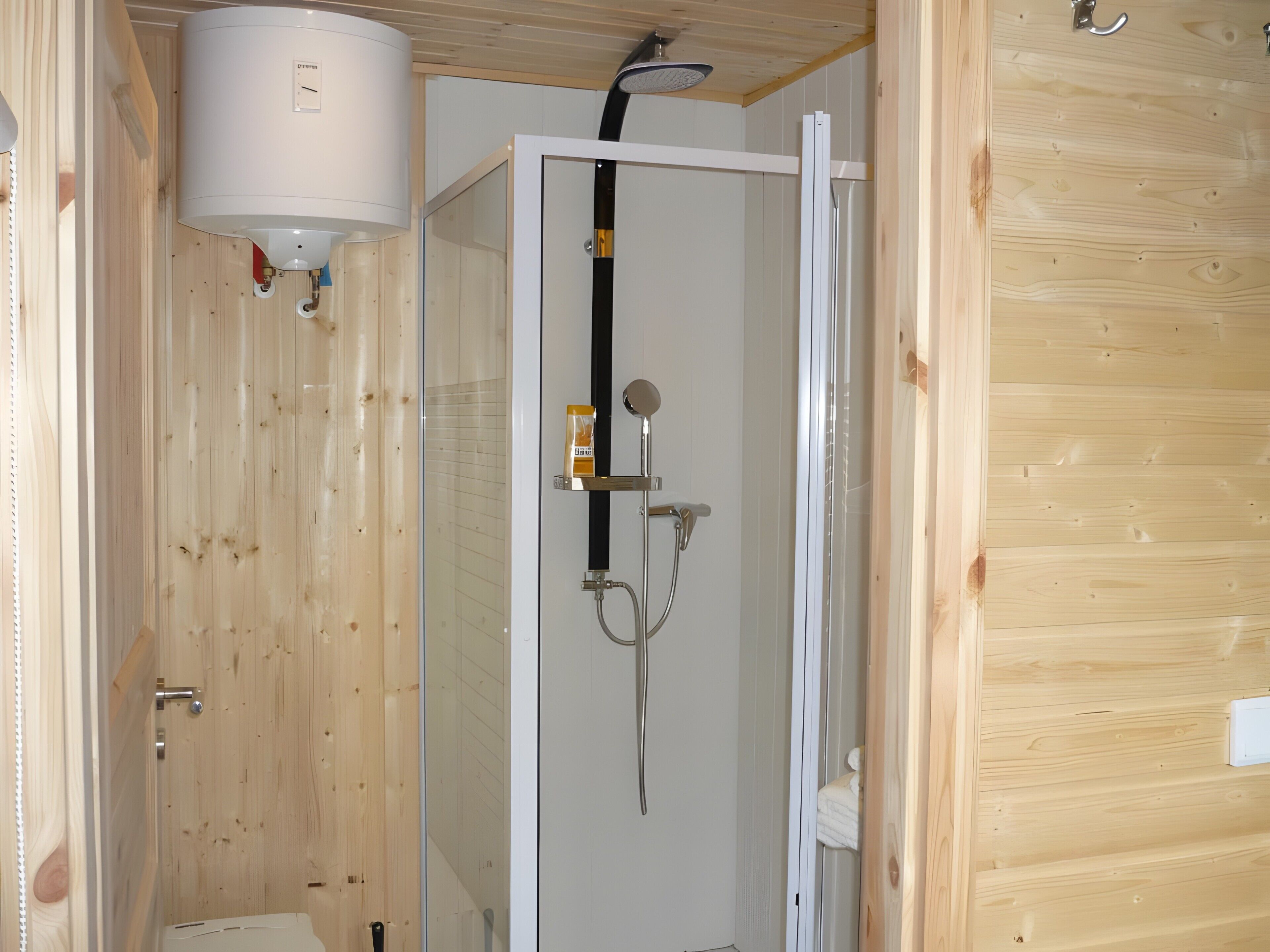 Een douche, een haardroger, handdoeken