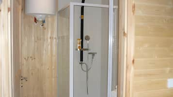 Een douche, een haardroger, handdoeken