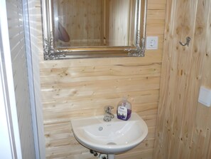 Bruser, hårtørrer, håndklæder