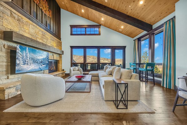 Smart TV, lareira, biblioteca musical, videoteca