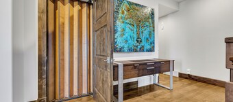 Luxury Deer Valley Retreat – Views, Hot Tub & Shuttle Access! 4 bedrooms + Den!