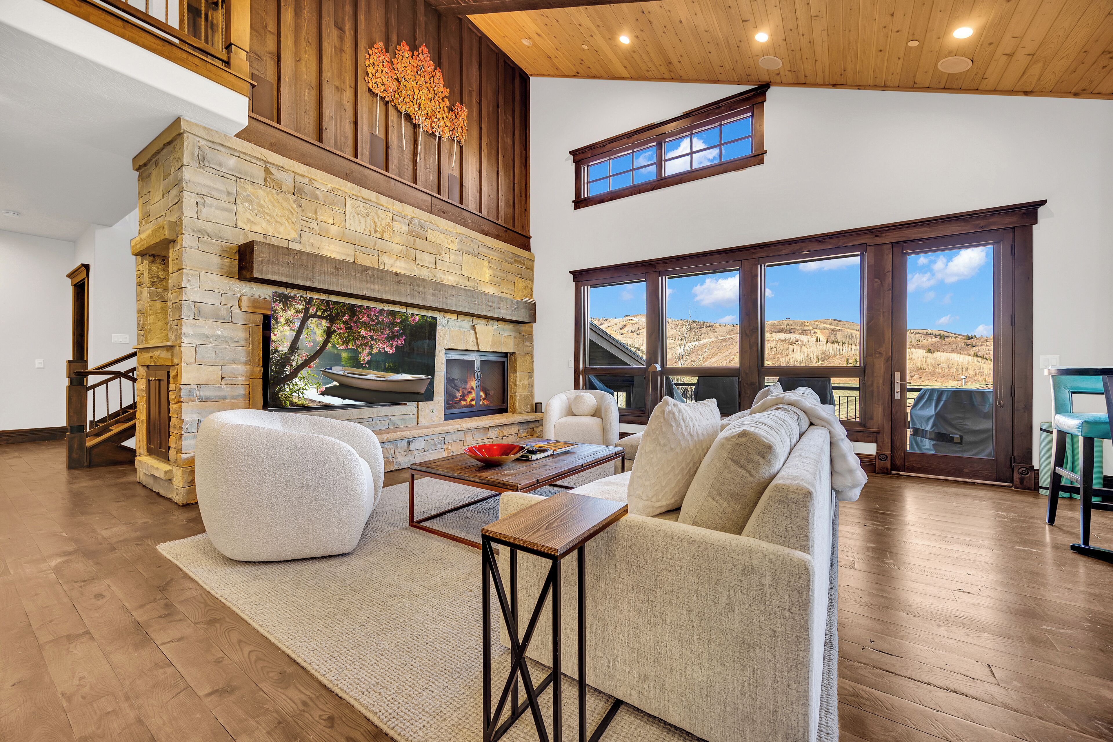 Smart-TV, peis, musikkbibliotek og filmbibliotek