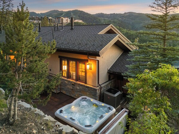 Outdoor spa tub - Gorgeous 4 BR Townhome with stunning views! Free shuttle to lift! Hot Tub! (Park City)