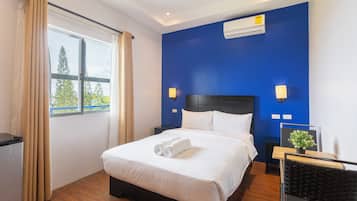 Laptop workspace, free WiFi