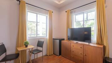 Laptop workspace, free WiFi