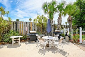 Apartment (2 Bedrooms) | Interior - Steps to Sand: Condo w/ Pool Access in Cocoa Beach (Cocoa Beach)