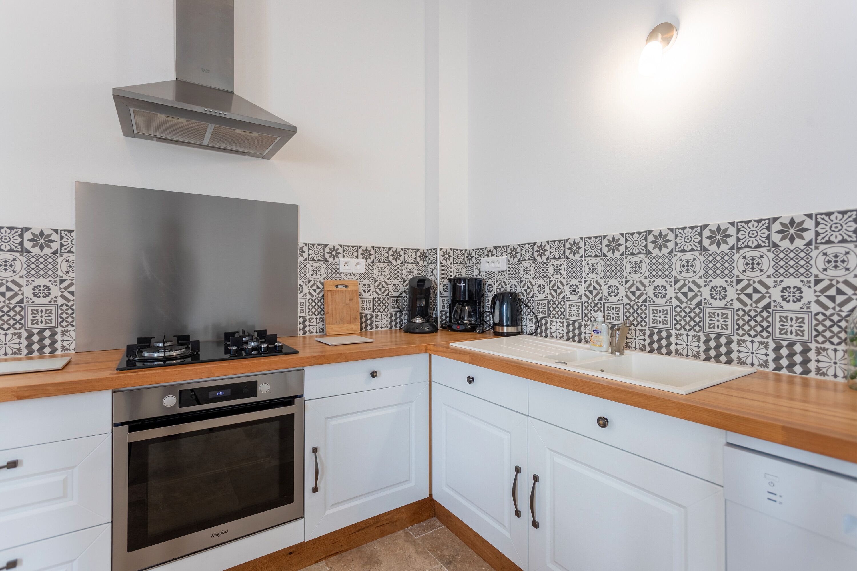 雪櫃、微波爐、焗爐、爐具