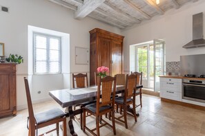 Dining - Charming Cottage at Lydie’s in the Heart of Béarn des Gaves (Dognen)