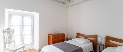 Iron/ironing board, WiFi