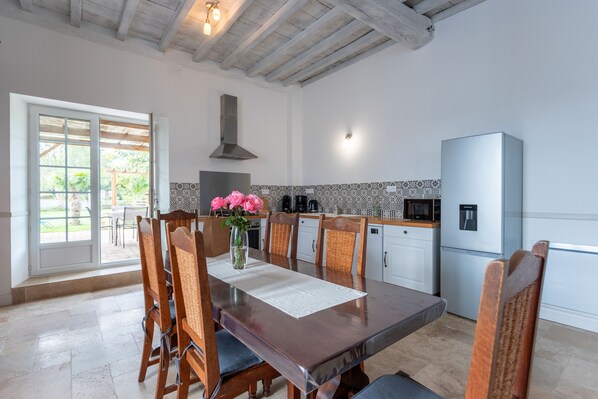 Dining - Charming Cottage at Lydie's in the Heart of Béarn des Gaves (Dognen)