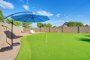 Interior - Putting Green & Pool! Peoria Home Near Sports (Peoria)
