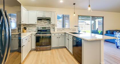 Spacious Backyard w/ Putting Green: Peoria Retreat
